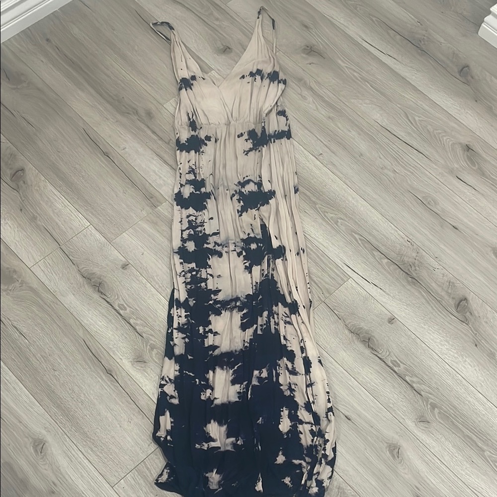 Elegant Tie-Dye Maxi Dress